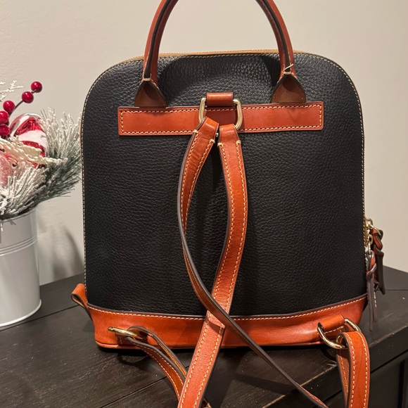 Dooney Bourke Backpack! Awesome bag!! - Picture 3 of 10